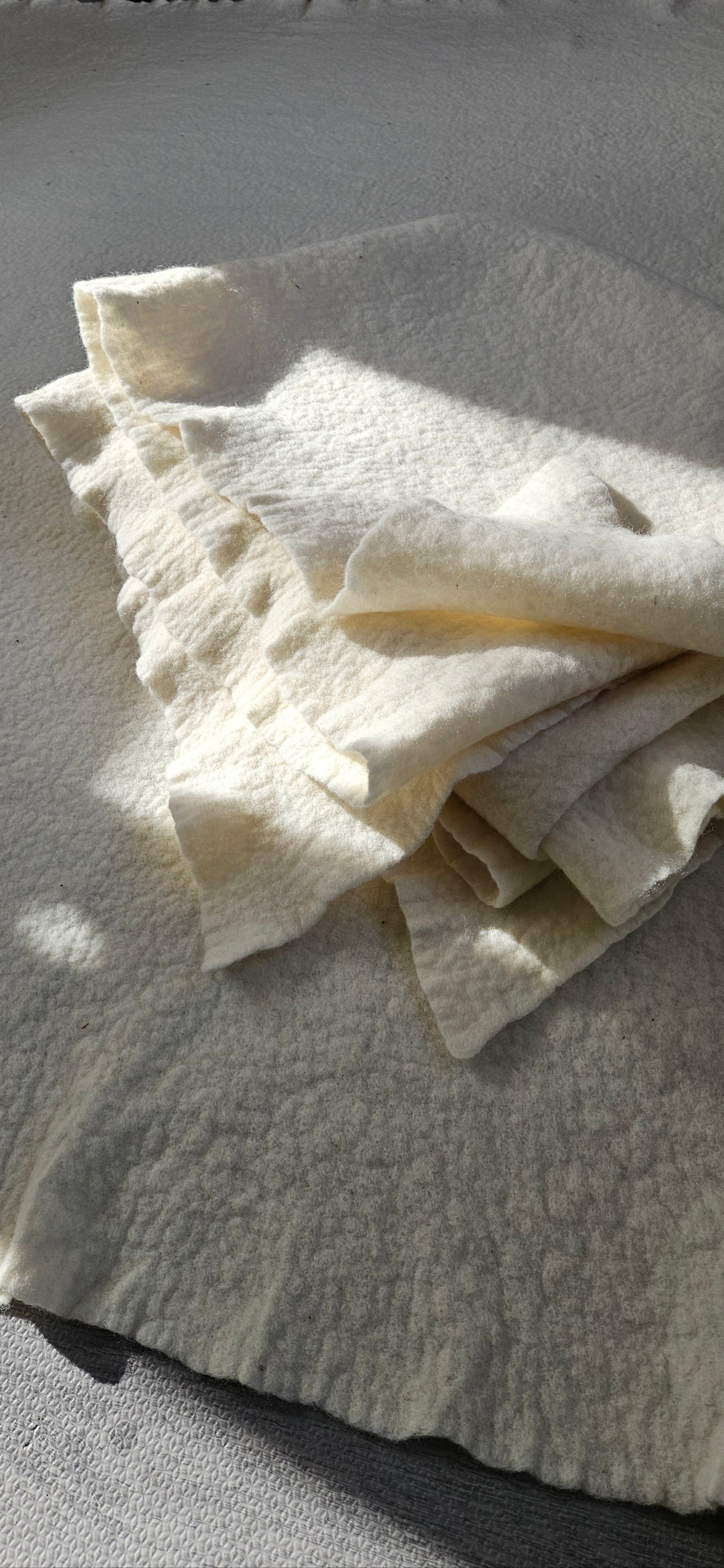 Wool felt mattress protector